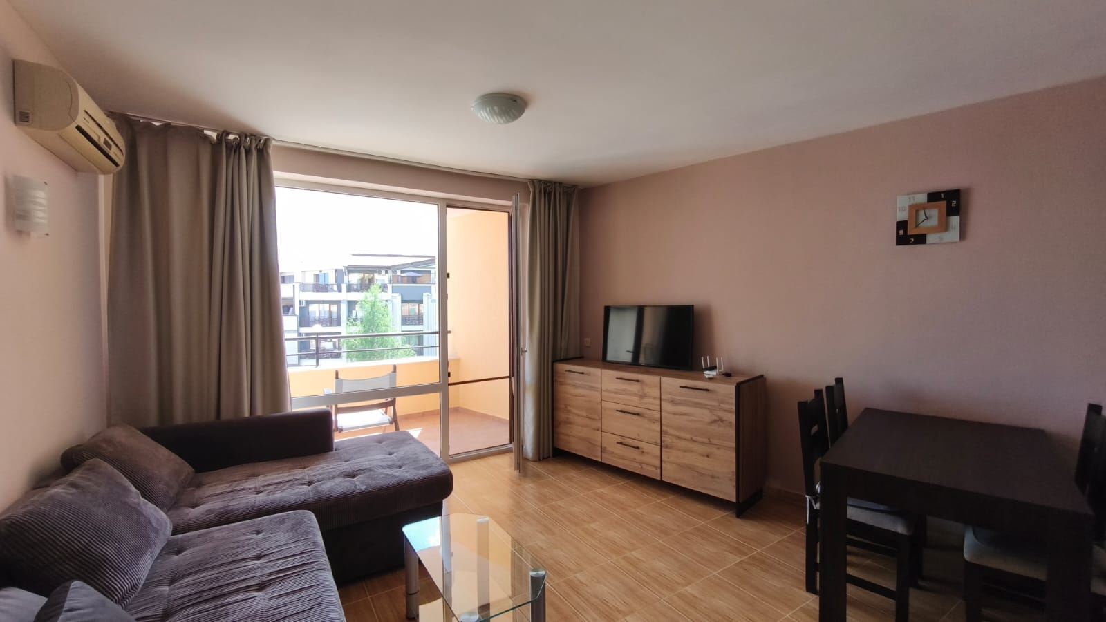 Prostorný apartmán se dvěma ložnicemi a výhledem na moře ve Sveti Vlas, 200 metrů od pláže