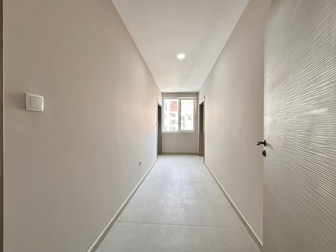 Útulný byt s jednou ložnicí s výhledem na bazén a zeleň ve Slunečném pobřeží – připraven k užívání