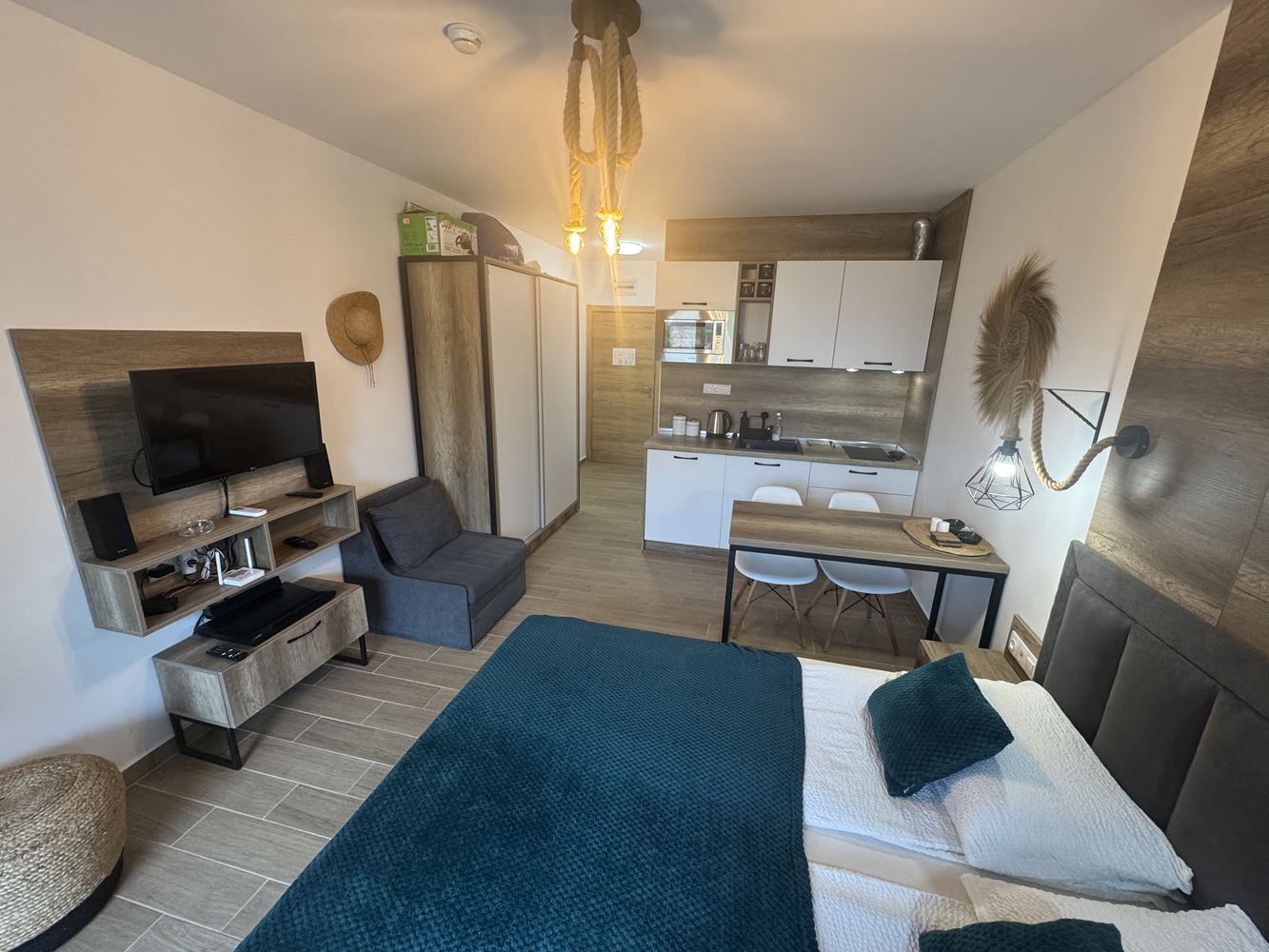 Elegantní studio v luxusním komplexu v srdci Slunečného pobřeží – pohodlí, styl a prestiž
