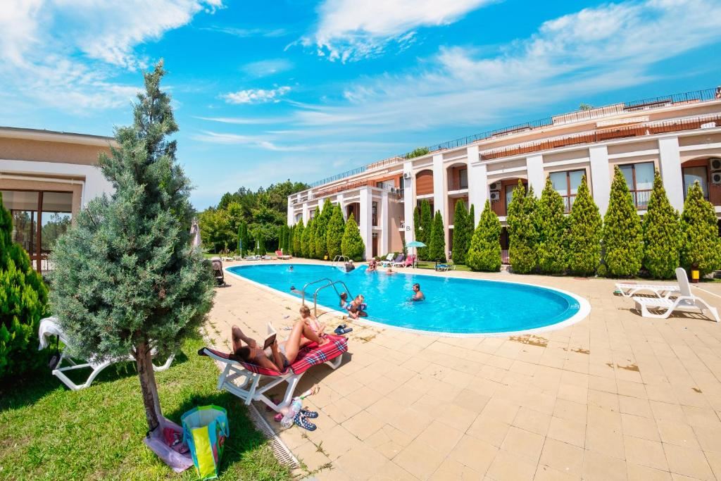 Útulný apartmán ve Sveti Vlas v přízemí – moře, hory a luxusní komplex
