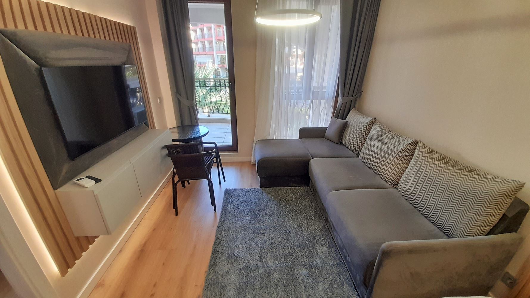Apartmán s jednou ložnicí a výhledem na bazén v komplexu s působivou infrastrukturou ve Slunečném pobřeží