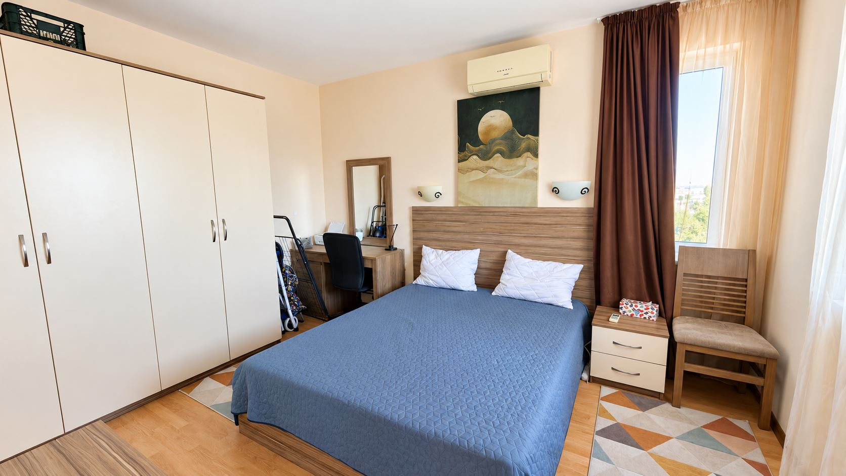 Útulný menší apartmán s jednou ložnicí v komplexu s bazénem a nepřetržitou ostrahou