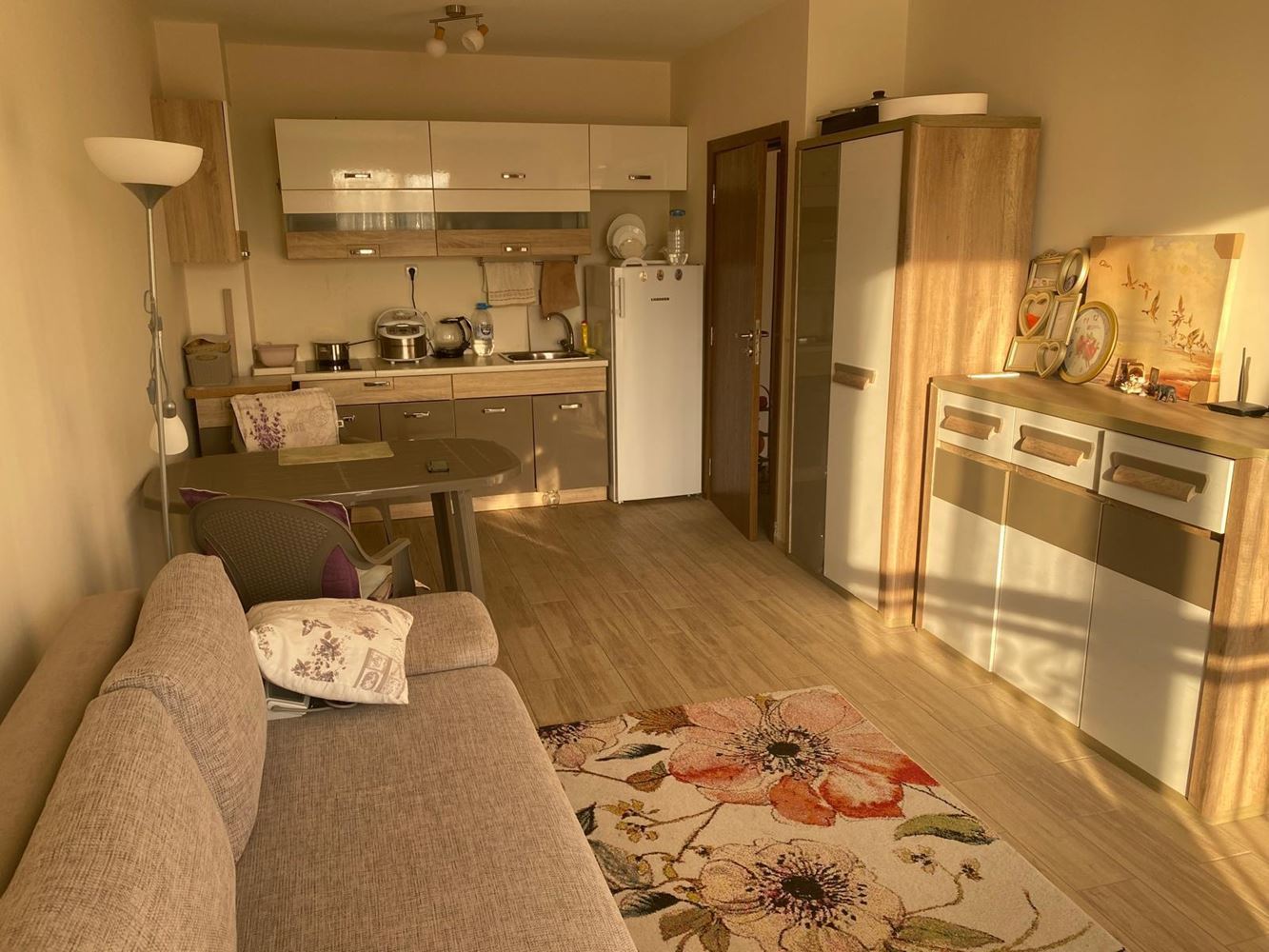 Krásný apartmán s jednou ložnicí v Ravdě s bazény a výborným vybavením – ideální pro dovolenou i investici