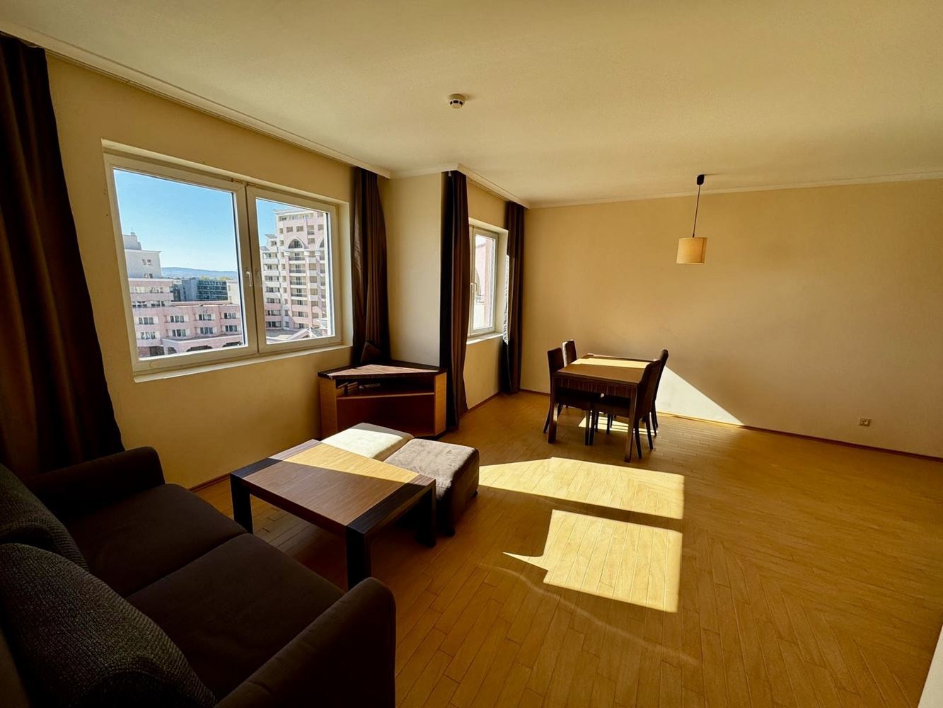 Prostorný apartmán s jednou ložnicí, velkou terasou a panoramatickým výhledem na moře