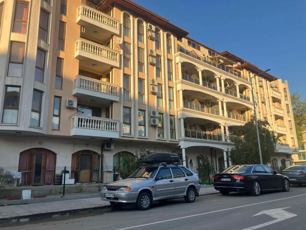Prostorný byt s jednou ložnicí v klidném a zeleném komplexu s bazénem v Sunny Beach