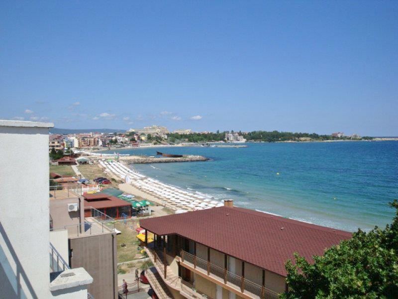 Slunné a prostorné studio s výhledem na moře v Ravdě – 100 m od pláže, v udržovaném komplexu s bazénem a zelení