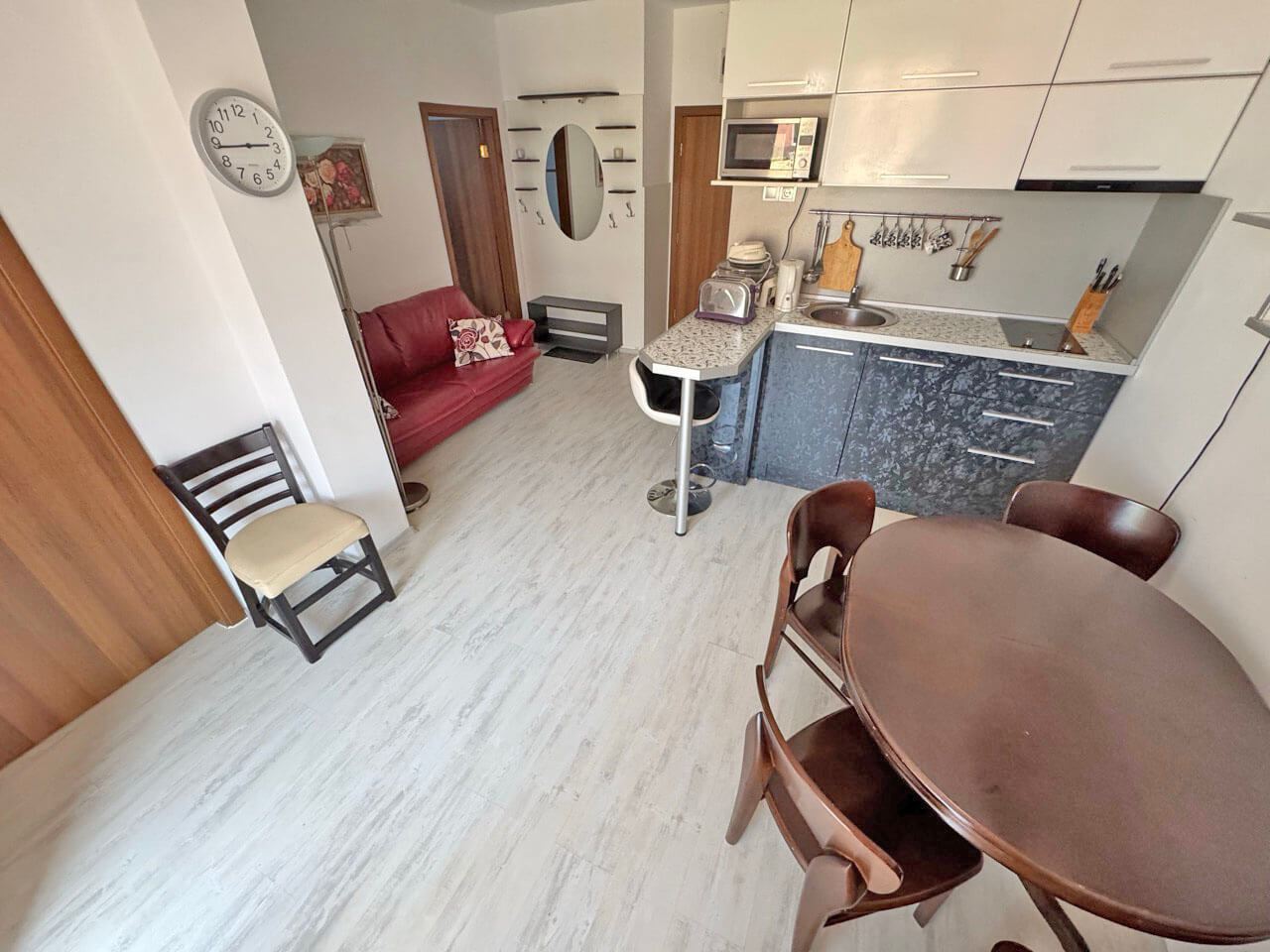 Třípokojový byt v komplexu s dobře organizovaným prostředím a útulnou atmosférou