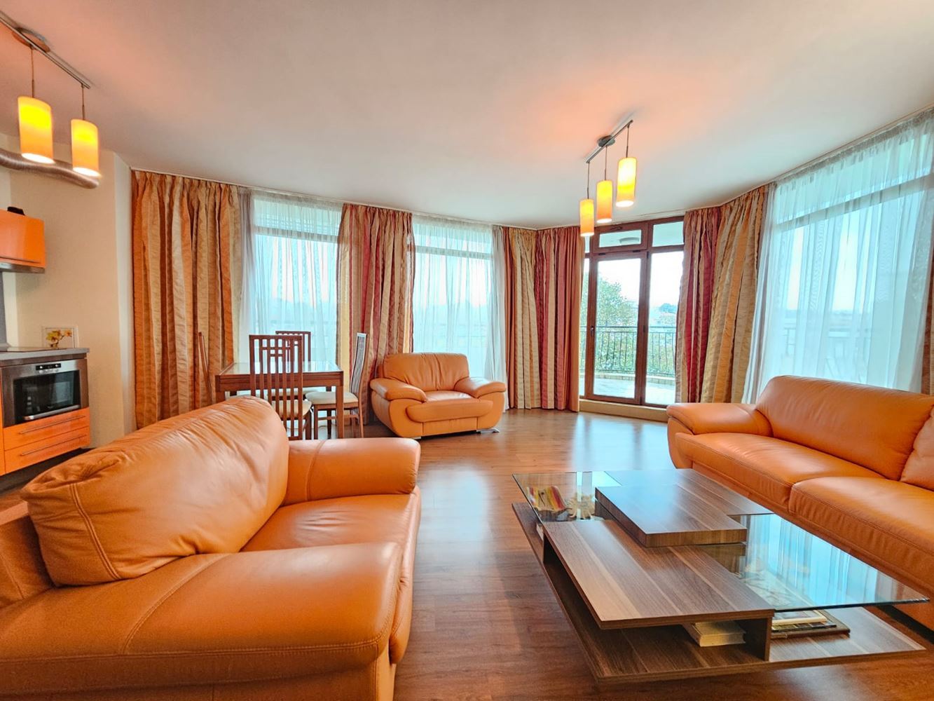 Prostorný apartmán se třemi ložnicemi na první linii moře v Sozopolu s unikátní panoramatickou terasou