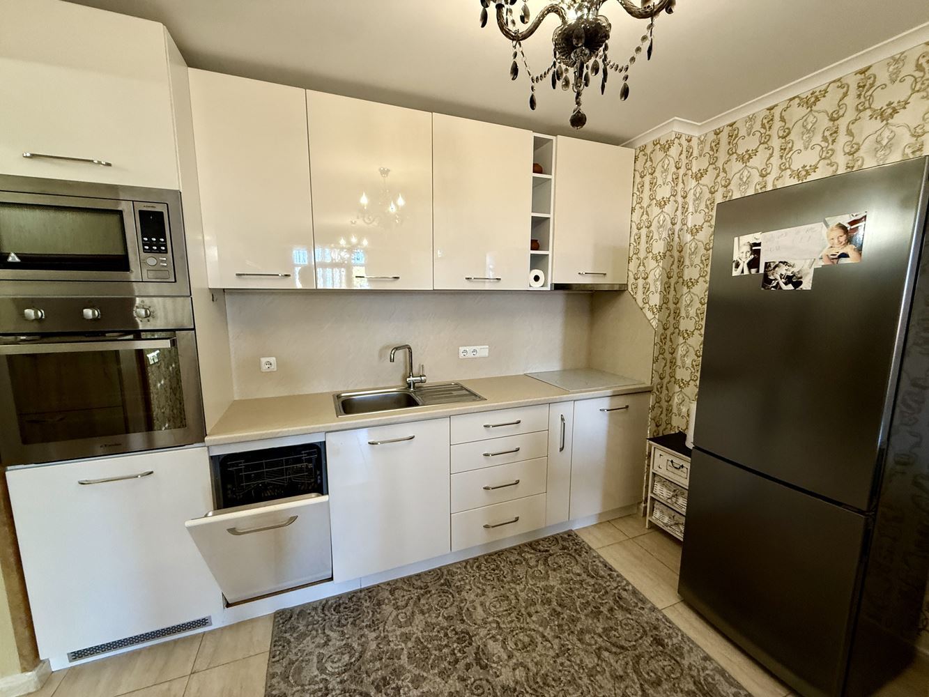 Apartmán v první linii ve Sveti Vlas – stylová nemovitost u pláže a jachetního přístavu „Marina Dinevi“