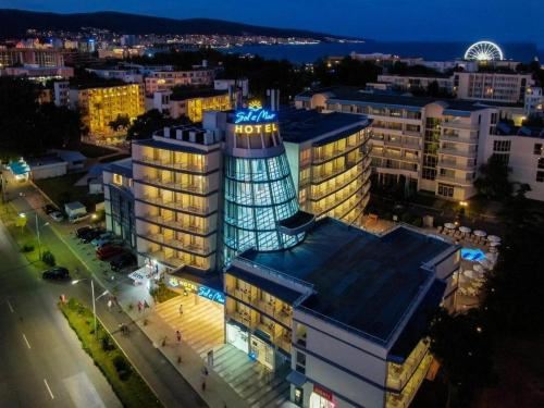 Studio s přímým vstupem k bazénu ve Slunečném pobřeží – vynikající lokalita a vybavení pro celoroční užívání