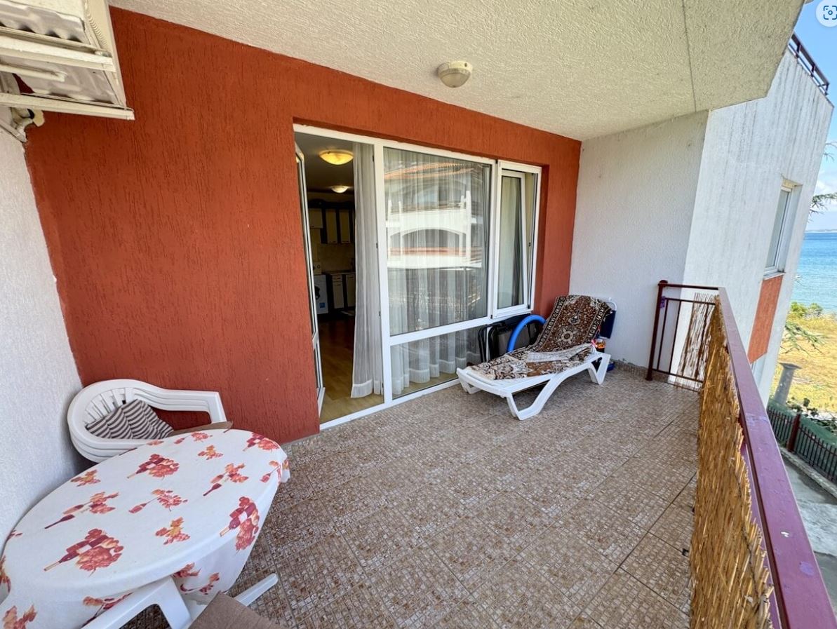 Krásný apartmán v první linii u moře v prestižním komplexu poblíž Elenite a Sveti Vlas