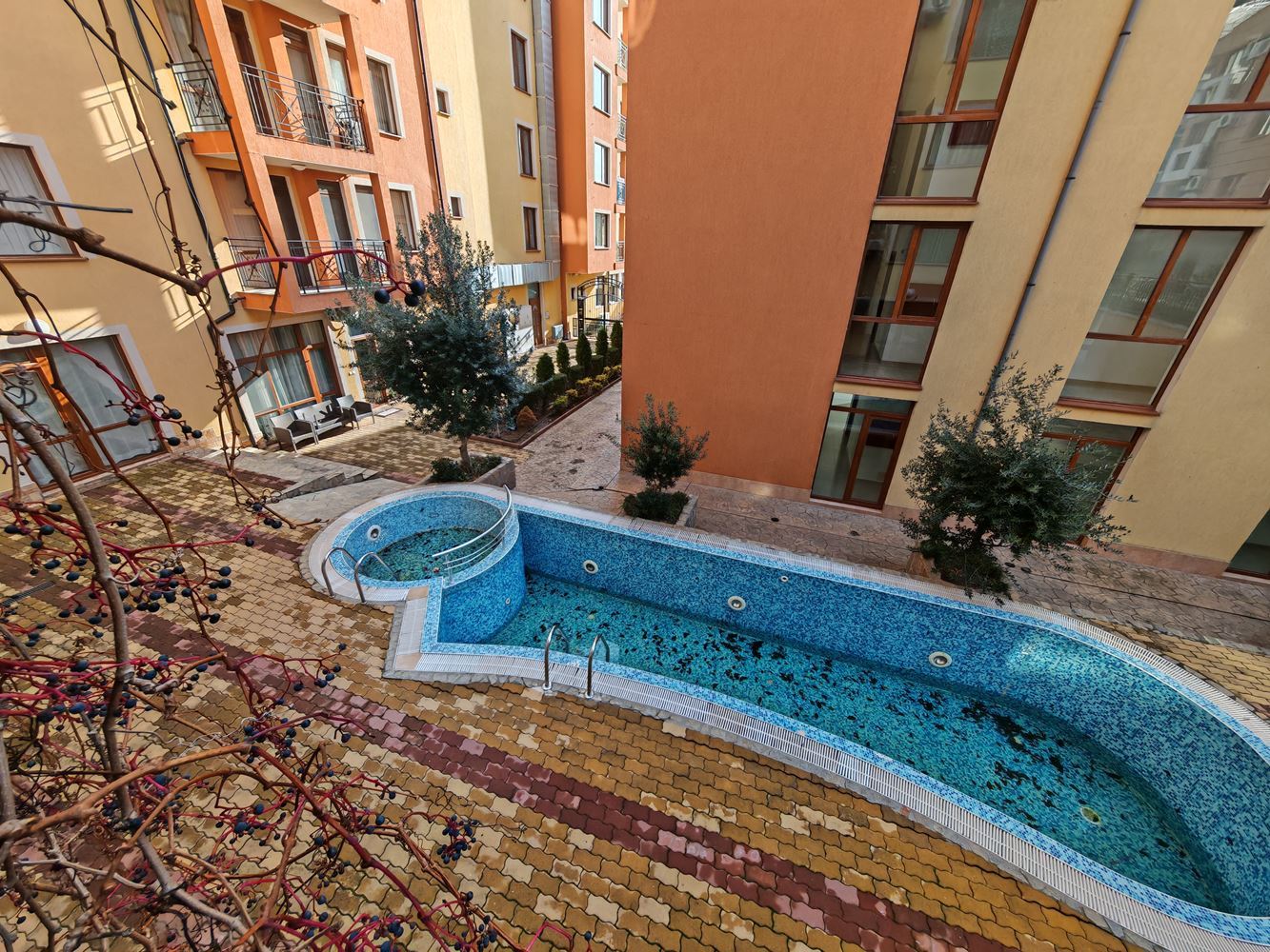 Apartmán se dvěma ložnicemi ve Sveti Vlas s vynikajícím vybavením v uzavřeném komplexu