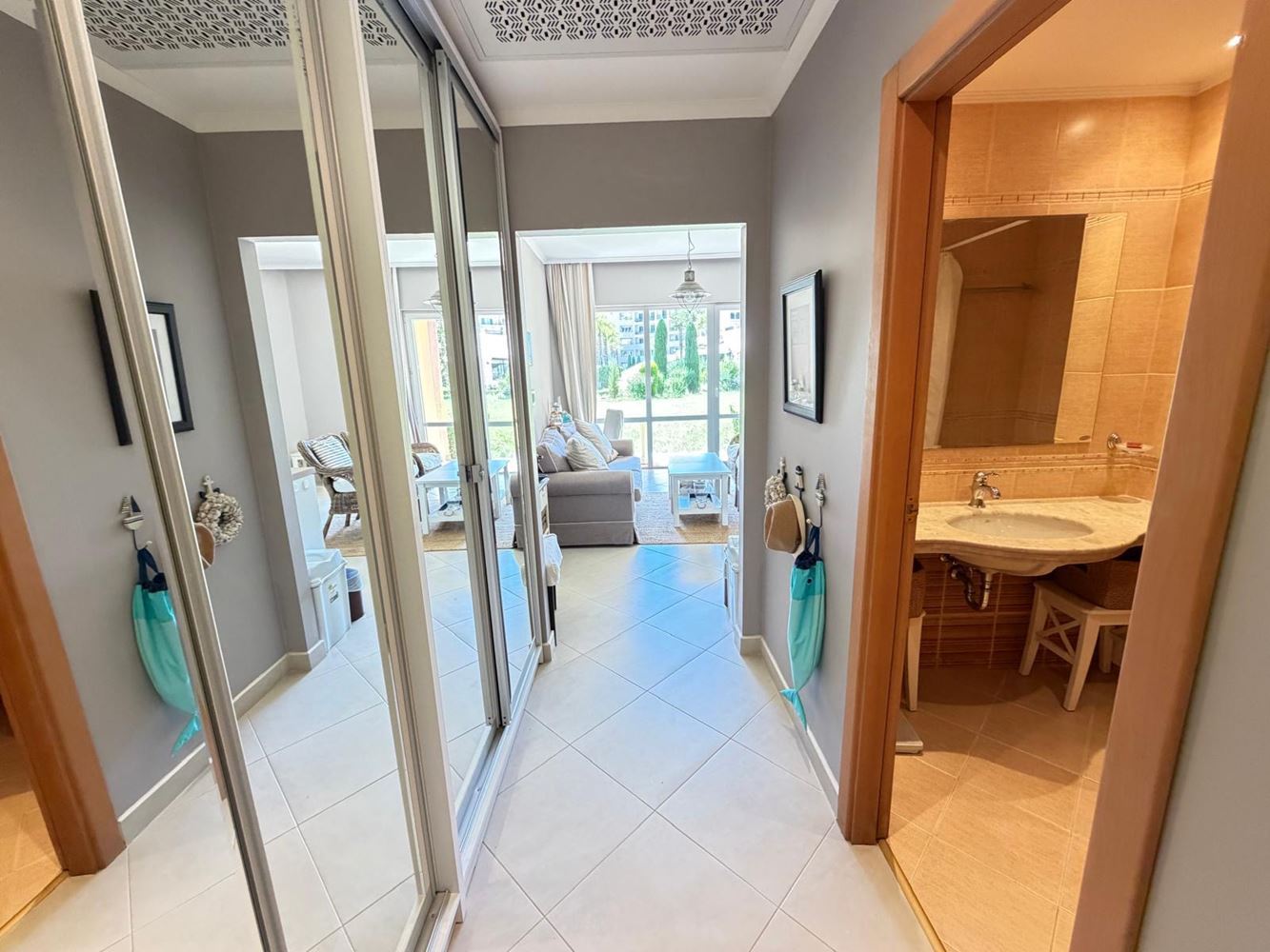 Apartmán s jednou ložnicí s přímým vstupem k bazénu v Sunny Beach – luxus, prostornost a prvotřídní vybavení