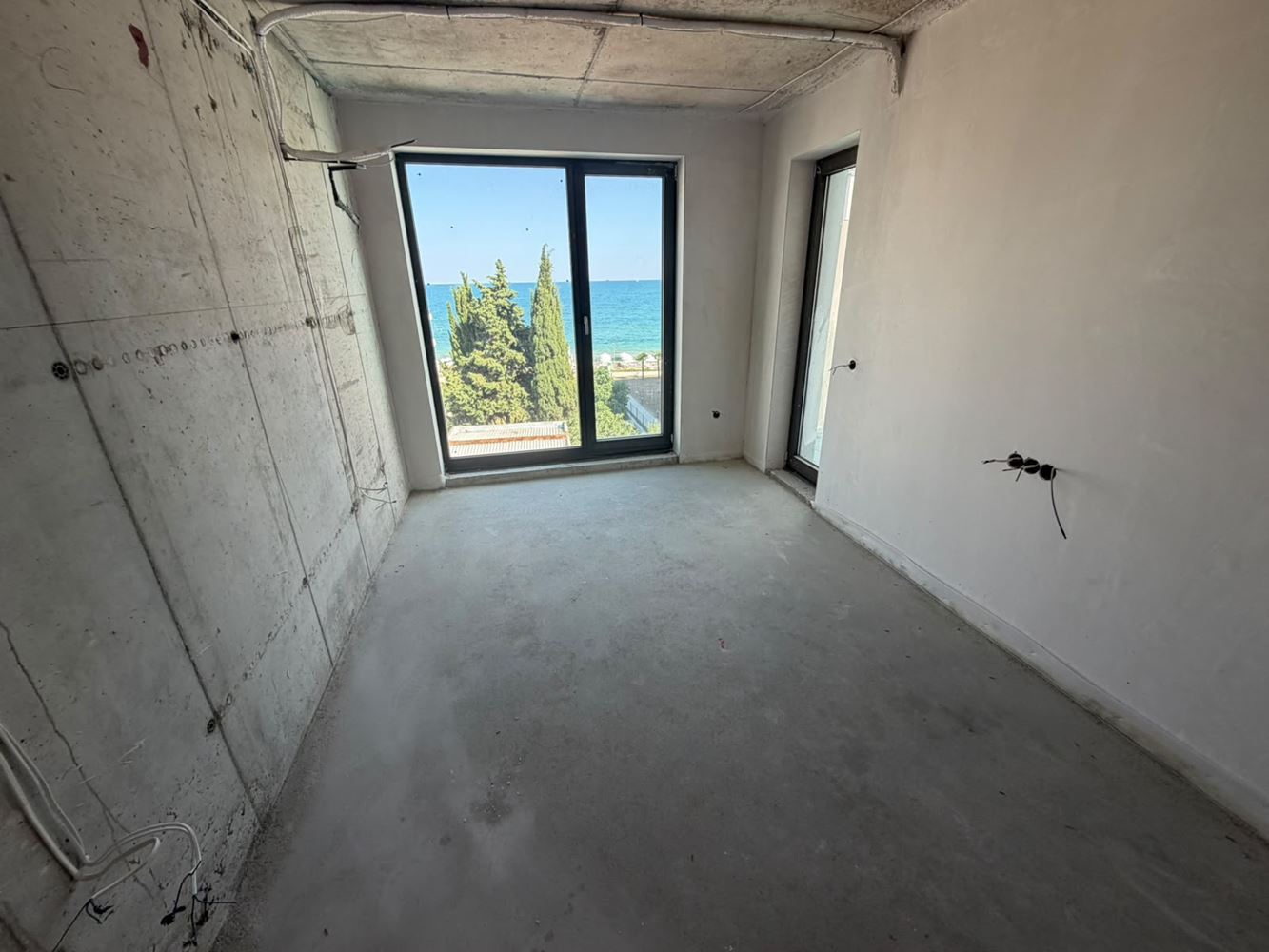 Apartmán s jednou ložnicí s přímým panoramatickým výhledem na moře v Ravdě – prvotřídní komfort a výhled z každého obytného pokoje