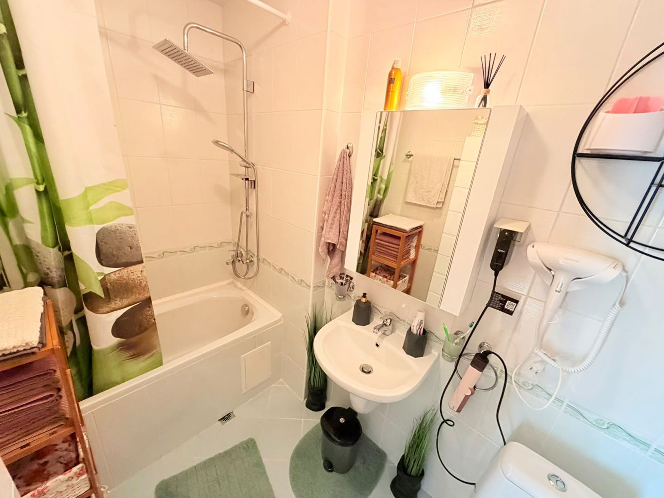 Luxusní apartmán se dvěma ložnicemi a výhledem na bazén v Aheloy – kompletně zařízený a připravený k nastěhování