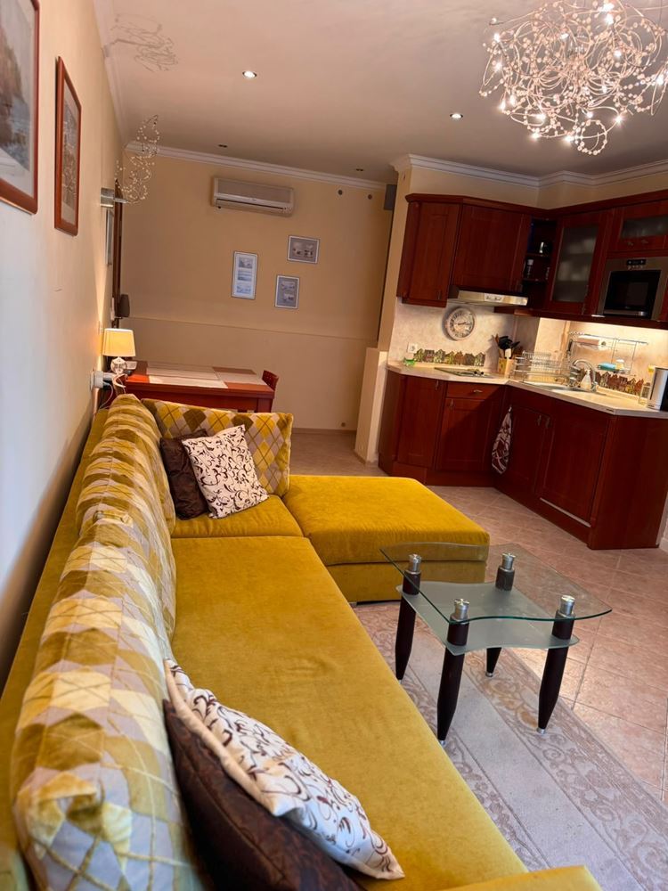 Apartmán se dvěma ložnicemi a výhledem na moře mezi borovicemi – luxus a klid přímo u moře v Sozopolu