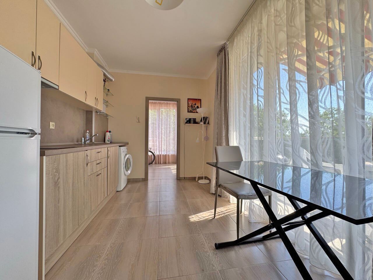 Apartmán se dvěma ložnicemi s výhledem na bazén v moderním komplexu na Slunečném pobřeží