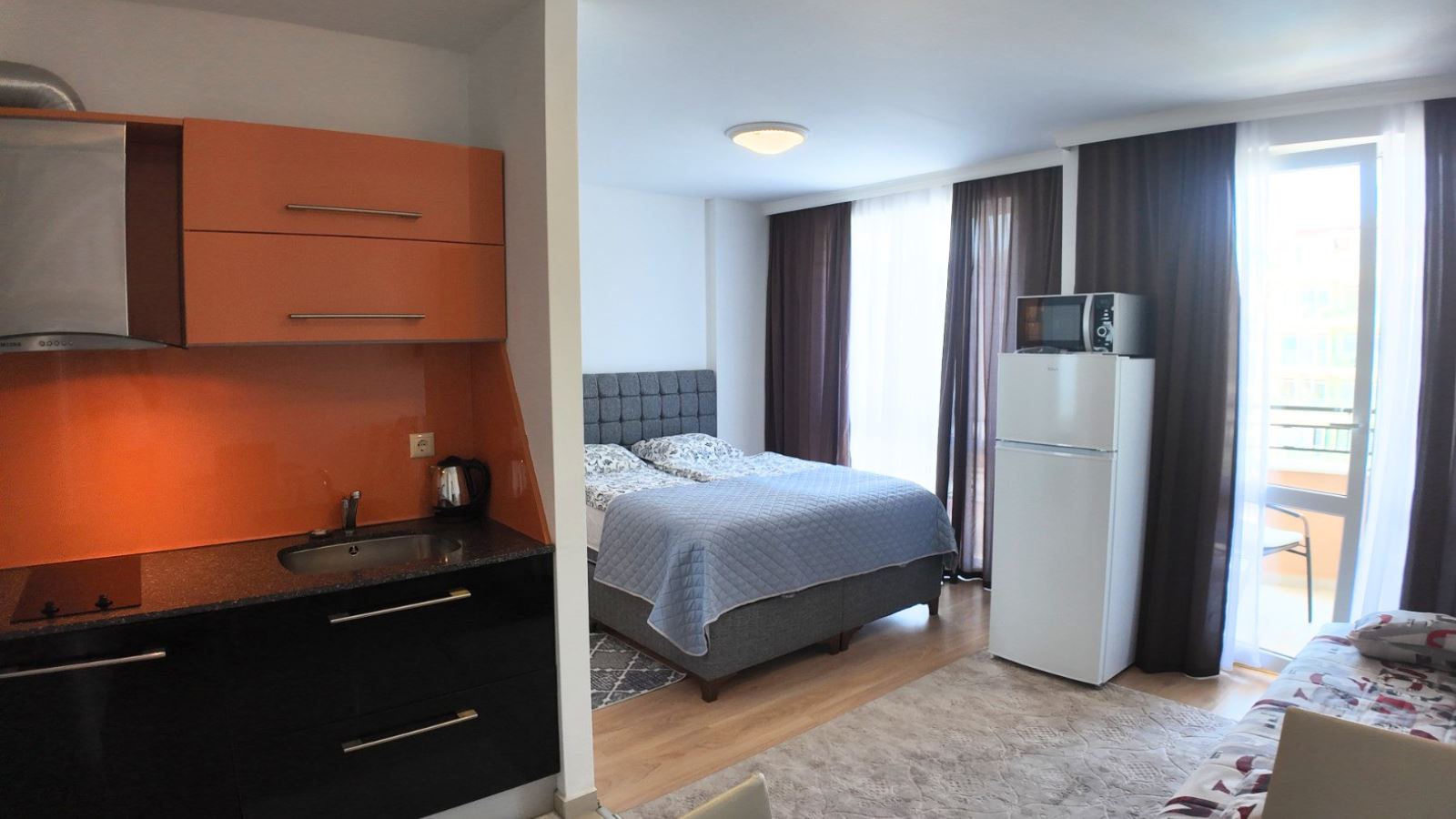 Stylové a prostorné studio v prestižním komplexu na Slunečném pobřeží – komfort a luxus u moře