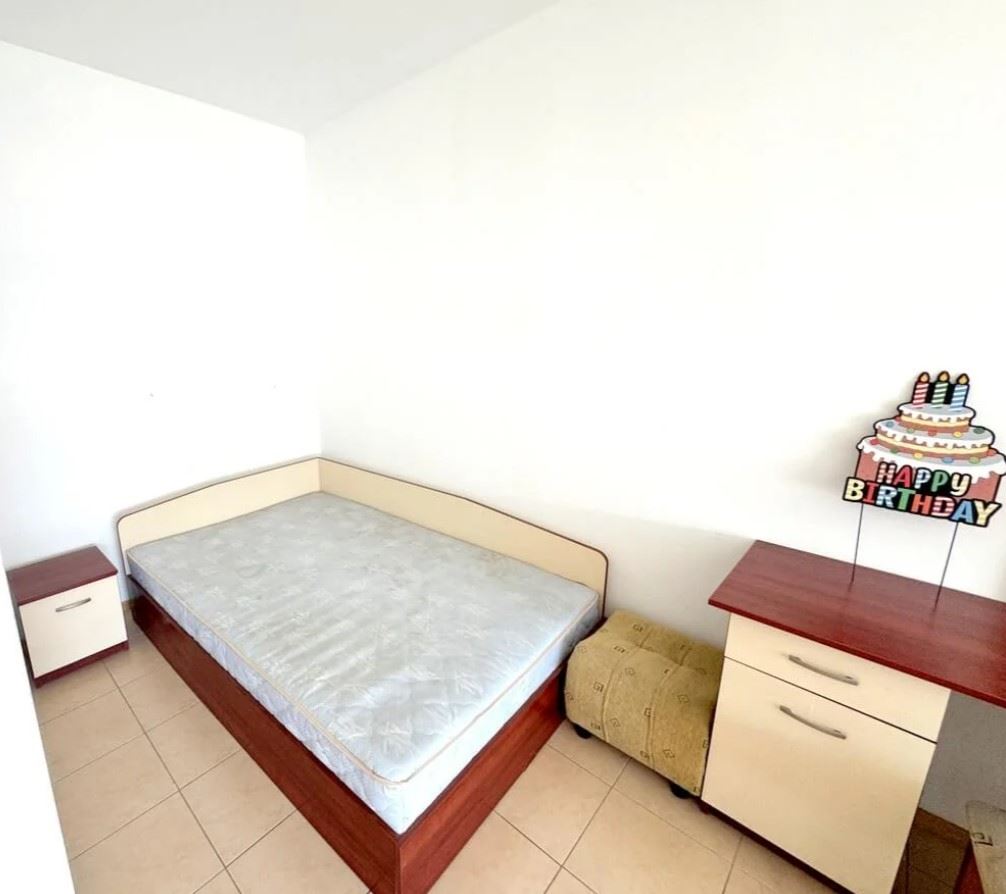 Apartmán s jednou ložnicí 300 metrů od pláže v Slunečném pobřeží – skvělá příležitost k rekonstrukci a investici