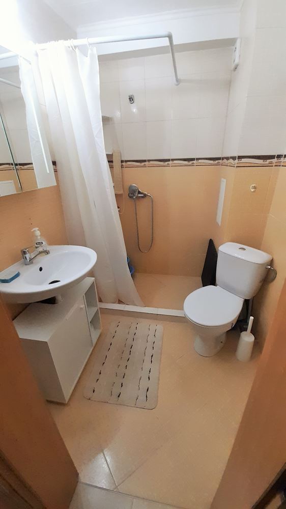 Útulný apartmán s jednou ložnicí na Slunečném pobřeží – komfort, prostornost a výborná poloha u moře