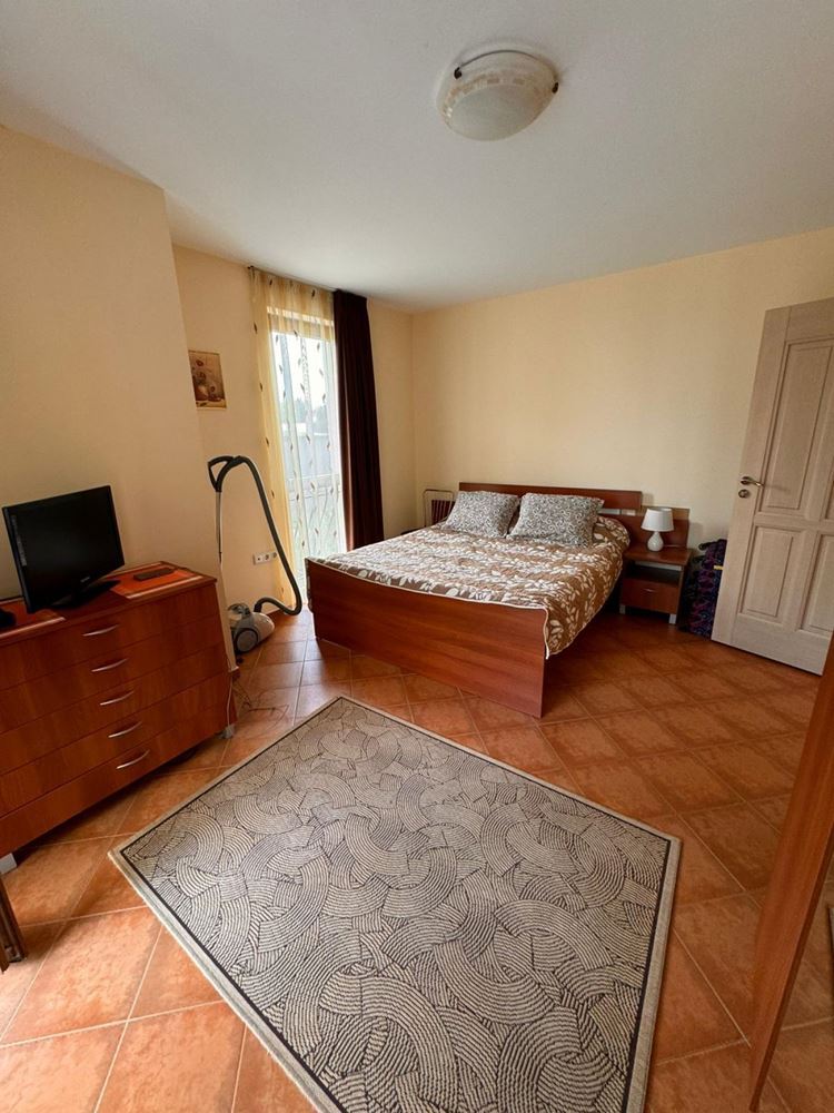 Prostorný apartmán s jednou ložnicí v celoročním komplexu – vynikající volba pro bydlení a investici