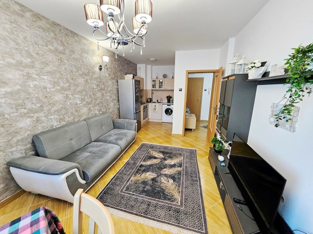 Stylový apartmán s jednou ložnicí s výhledem na bazén v letovisku Slunečné pobřeží