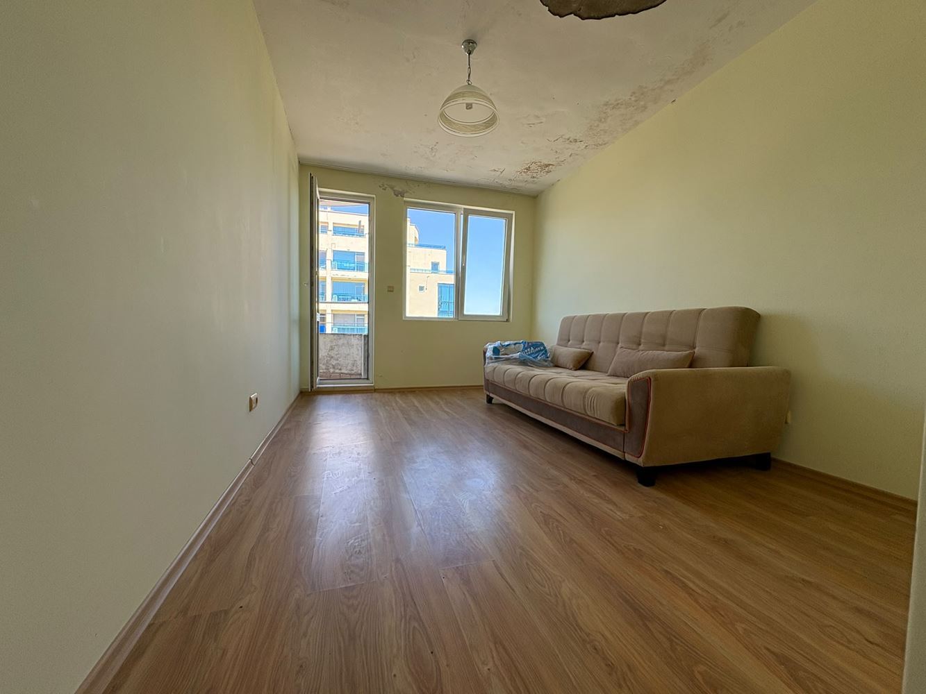 Pomorie 300 m od moře – zařízený apartmán s jednou ložnicí v komplexu s bazénem