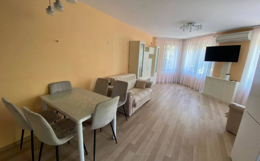 Apartmán se dvěma ložnicemi 50 metrů od pláže v Ravdě – moderní budova, komfort a vynikající poloha