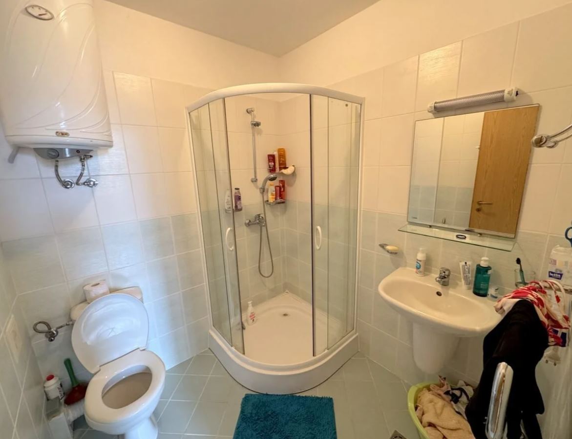 Apartmán se dvěma ložnicemi v první linii u moře v Ravdě – panoramatický výhled na moře a prestižní poloha
