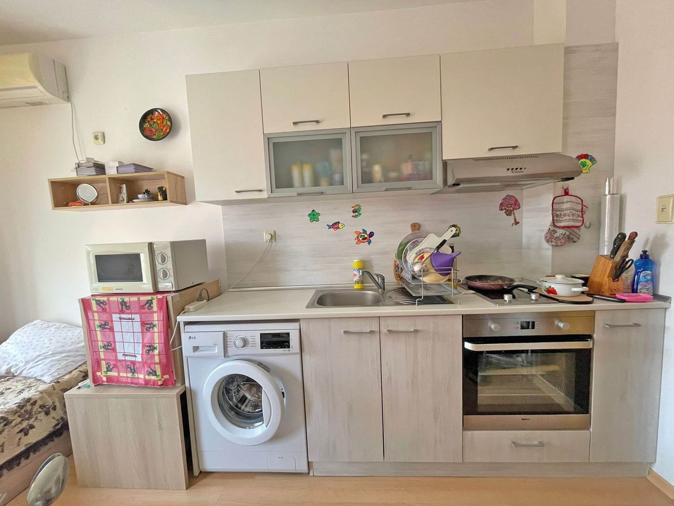 Útulný byt s jednou ložnicí v moderním komplexu u Slunečného pobřeží – komfort, klid a skvělé vybavení 