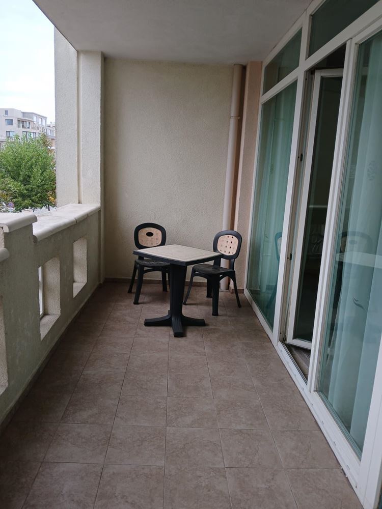 Atraktivní apartmán s jednou ložnicí přímo u moře v Pomorie – pohodlí, bazény a wellness
