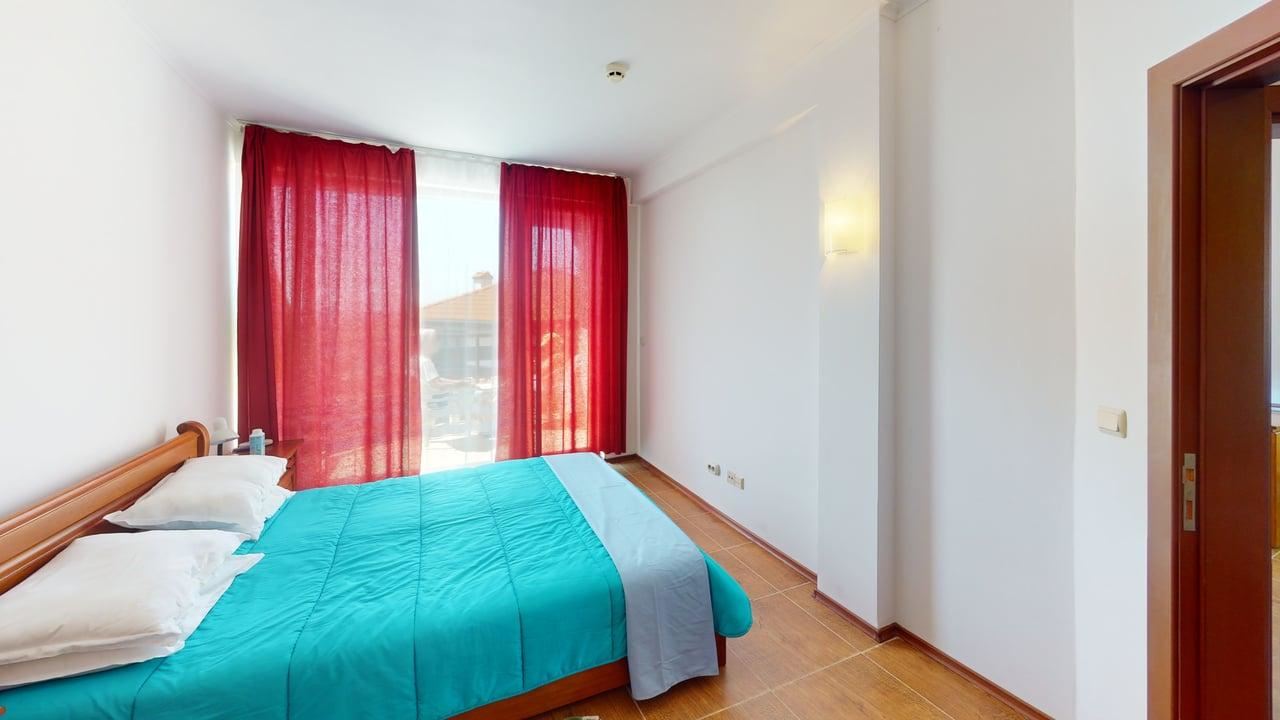 Prostorný apartmán s jednou ložnicí a výhledem na moře v oblasti Slunečného pobřeží