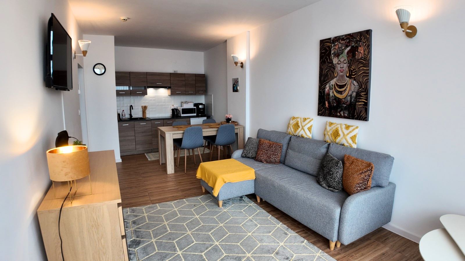 Krásný apartmán se dvěma ložnicemi na Slunečném pobřeží – kompletně zařízený v udržovaném komplexu