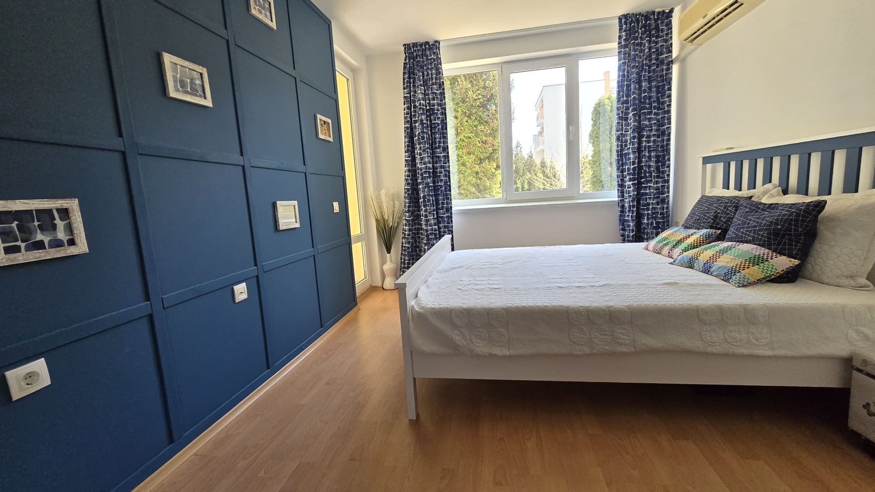 Stylový apartmán s jednou ložnicí v elitním komplexu ve Sveti Vlas – komfort, klid a celoroční pohodlí