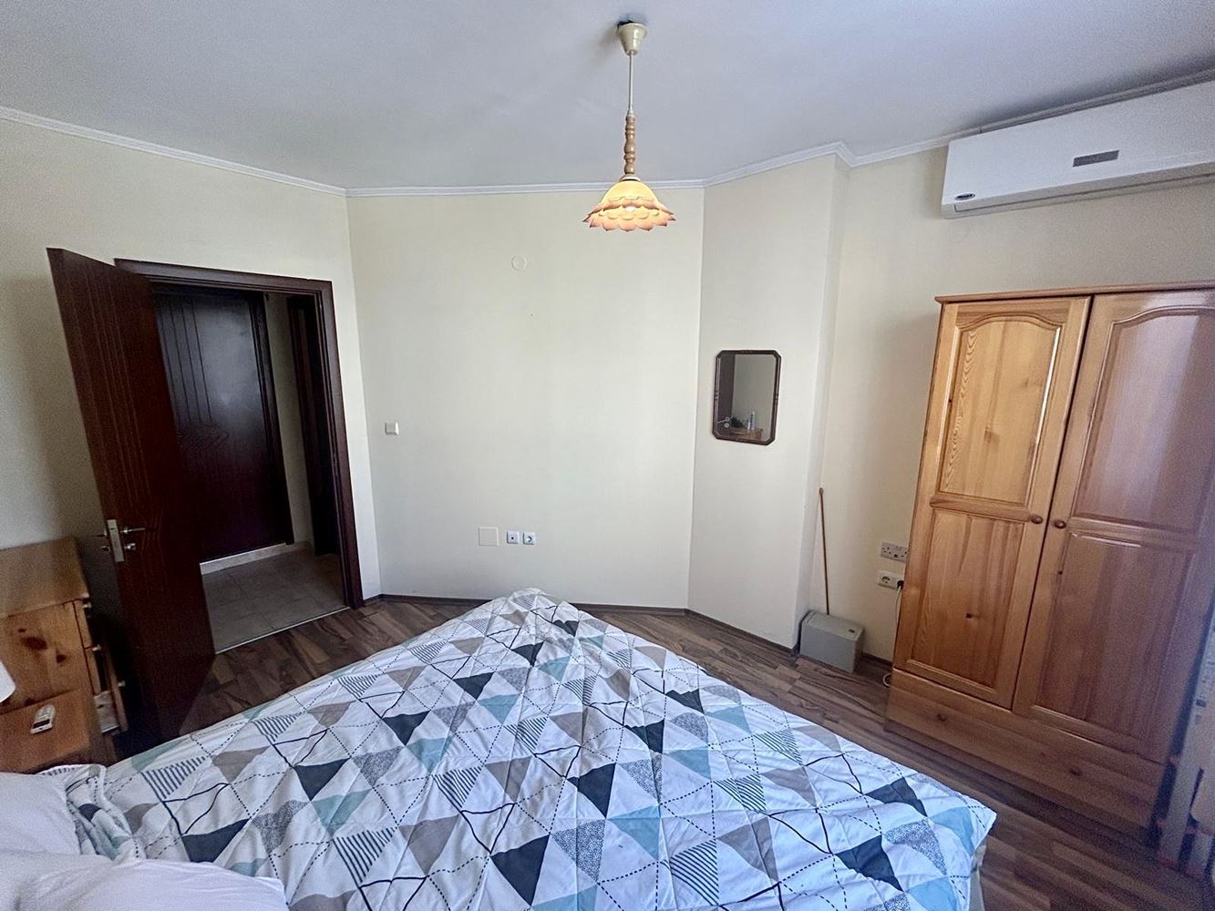 Prostorný apartmán s jednou ložnicí a výhledem do zeleně v Nesebaru – připravený k nastěhování