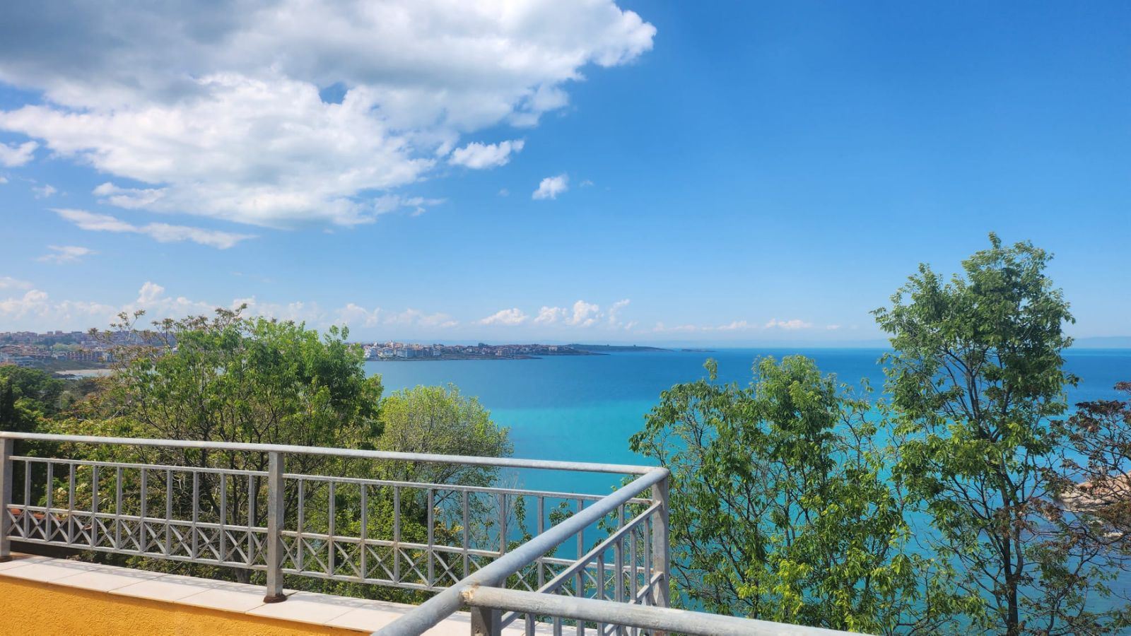 Mezonet v první linii u moře v Sozopolu s panoramatickými výhledy a butikovou lokalitou