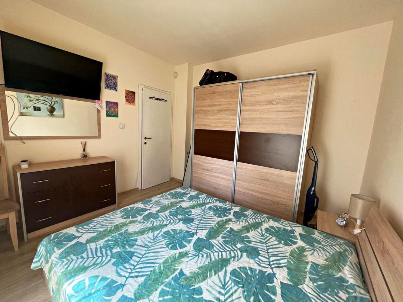 Moderní apartmán se dvěma ložnicemi na Slunečném pobřeží – komfort, lokalita a skvělá infrastruktura