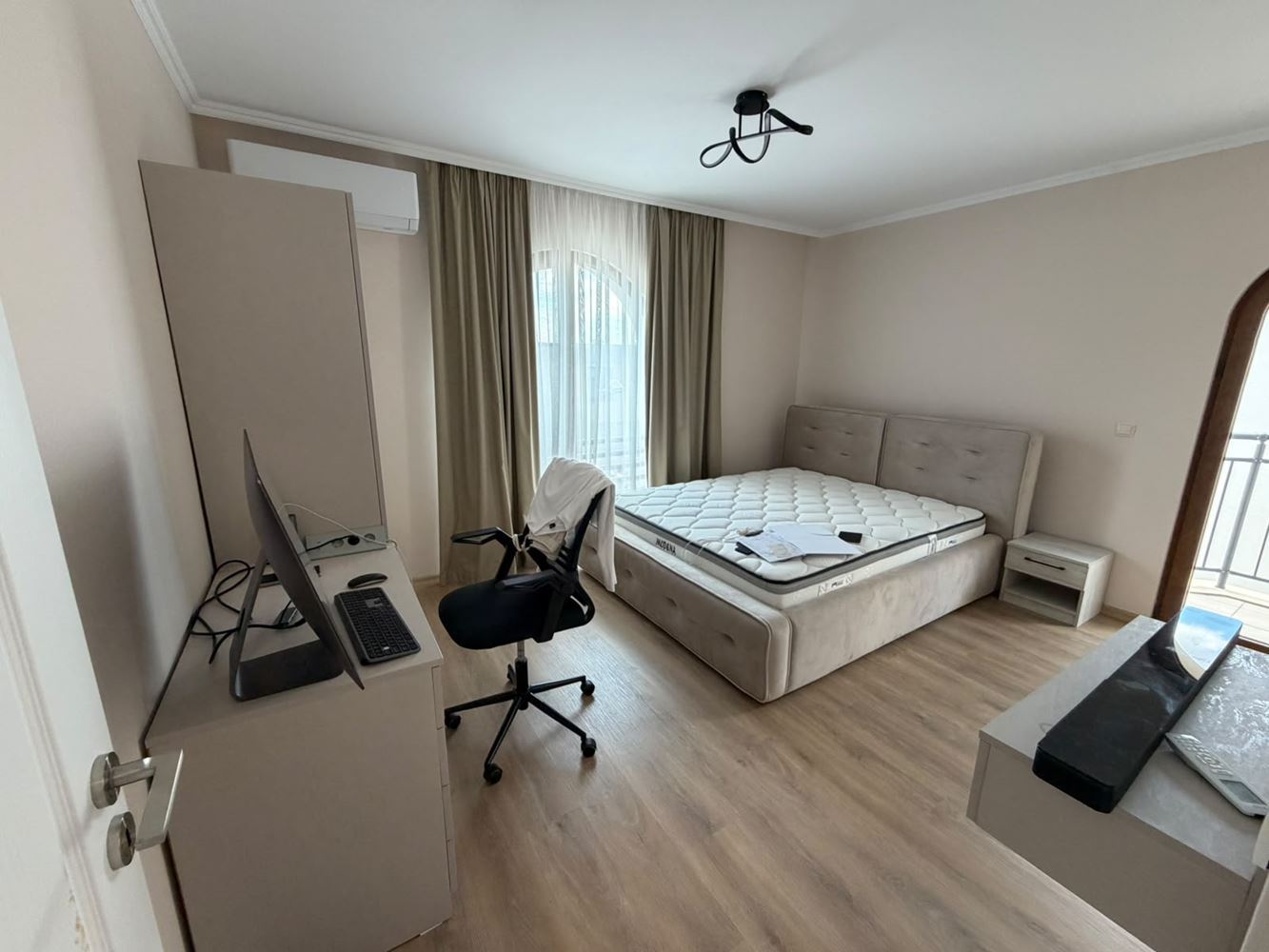Luxusní apartmán se dvěma ložnicemi v novém komplexu u Slunečného pobřeží – komfort, bezpečnost a vynikající investice