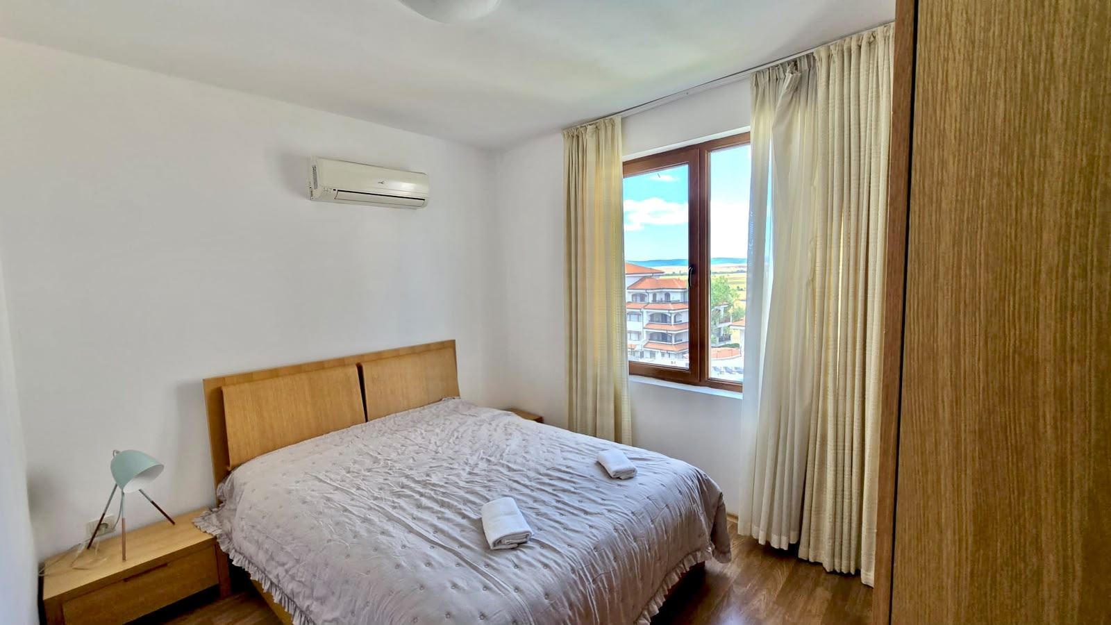 Atraktivní apartmán s jednou ložnicí a výhledem na bazén v Aheloy