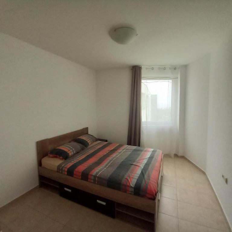 Prostorný apartmán se dvěma ložnicemi a panoramatickým výhledem na moře ve Svatém Vlasu – komfort, klid a výborná lokalita