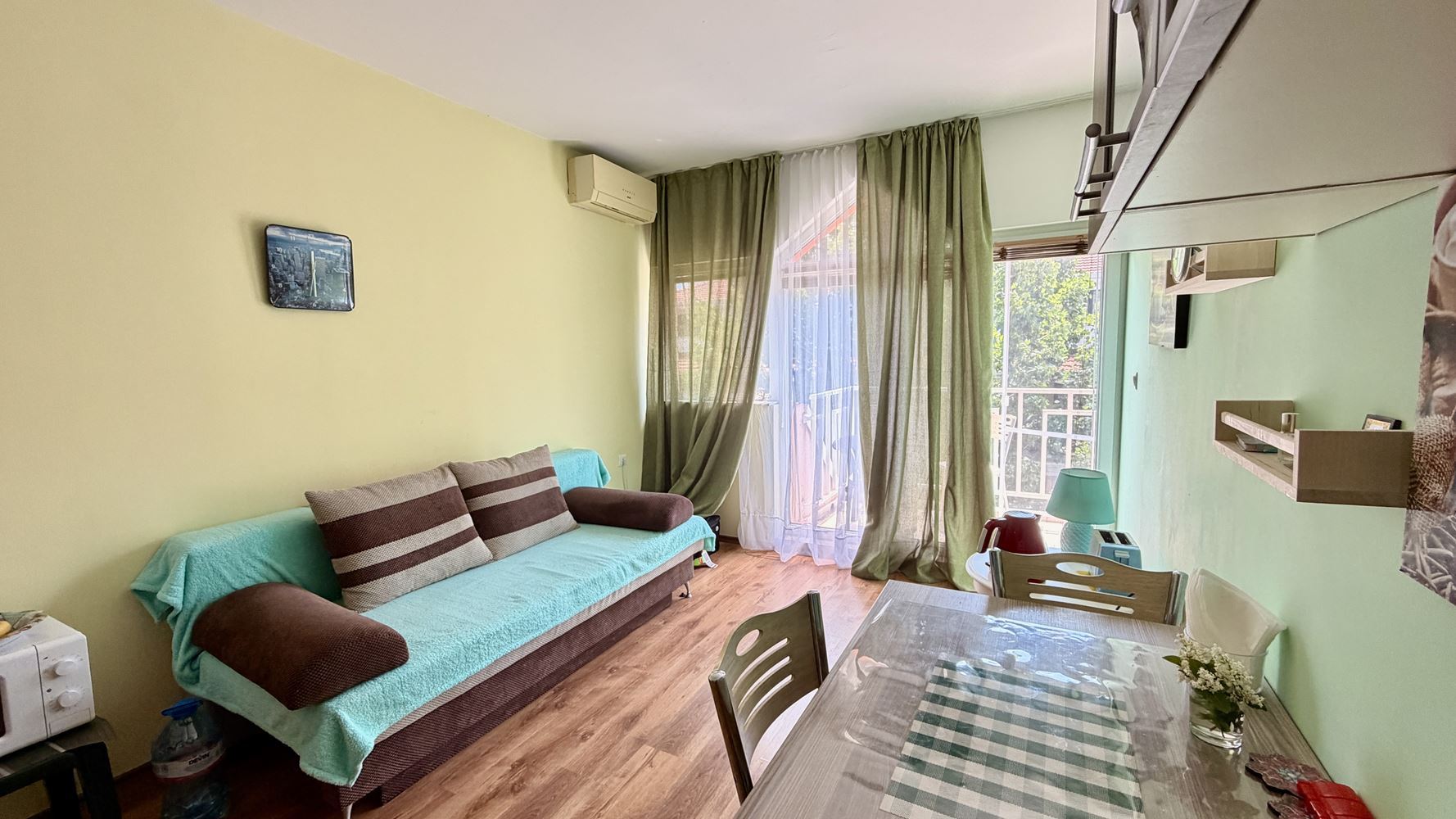 Apartmán s jednou ložnicí v Sunny Beach – klid, zeleň a komfort v srdci letoviska