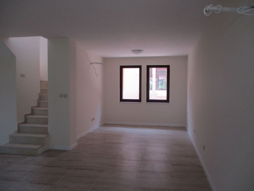 Dvoupodlažní řadový dům v komplexu „Green Life“, Sozopol – stylový život jen pár kroků od pláže