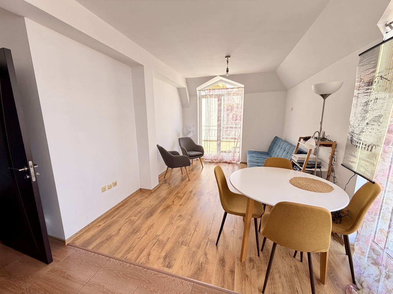 Prostorný apartmán s jednou ložnicí ve výborné lokalitě v čtvrti Černo More, Nesebar