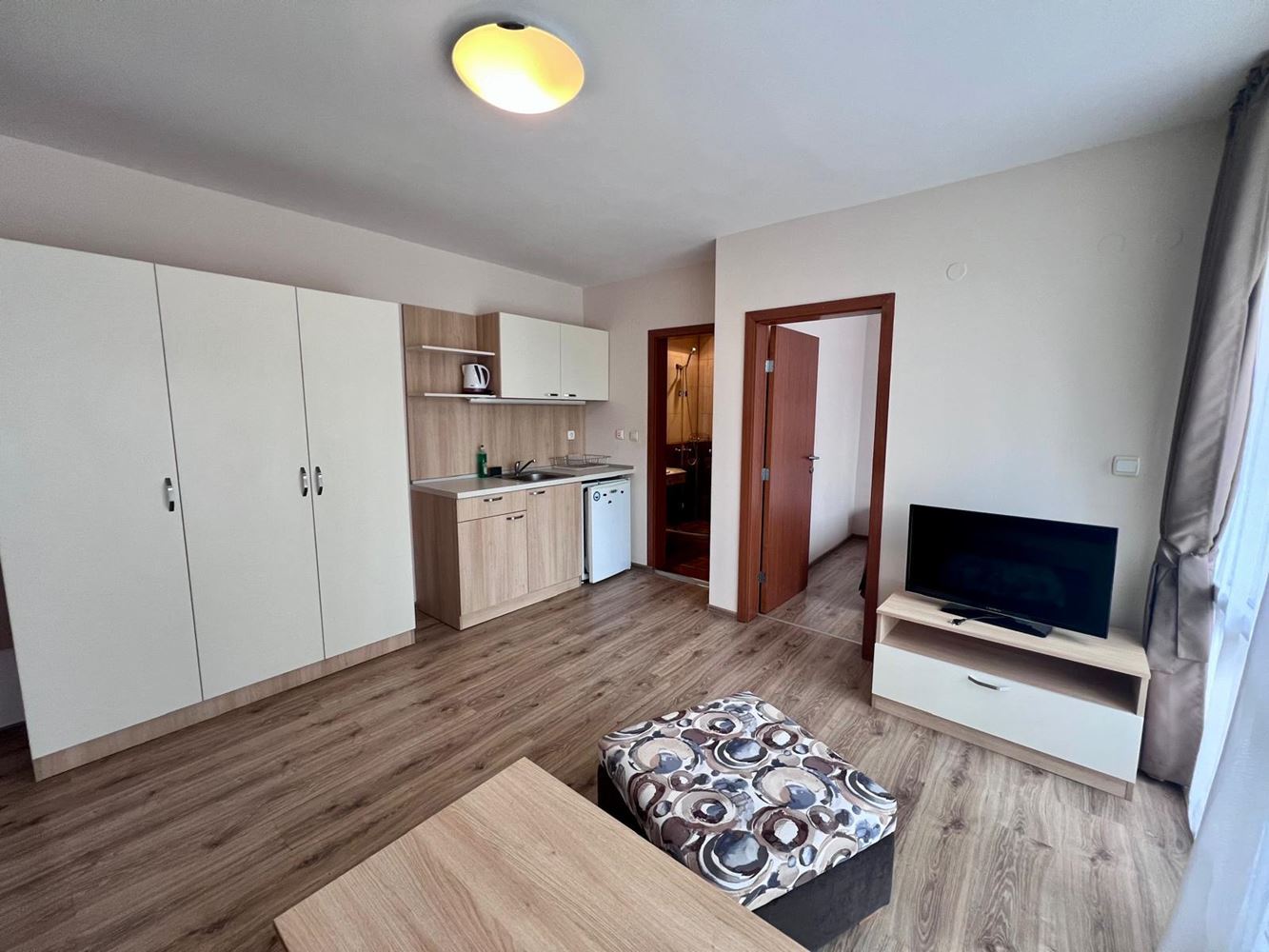 Dvoupokojový apartmán 300 metrů od moře na Slunečném pobřeží – skvělá investice s vysokým potenciálem