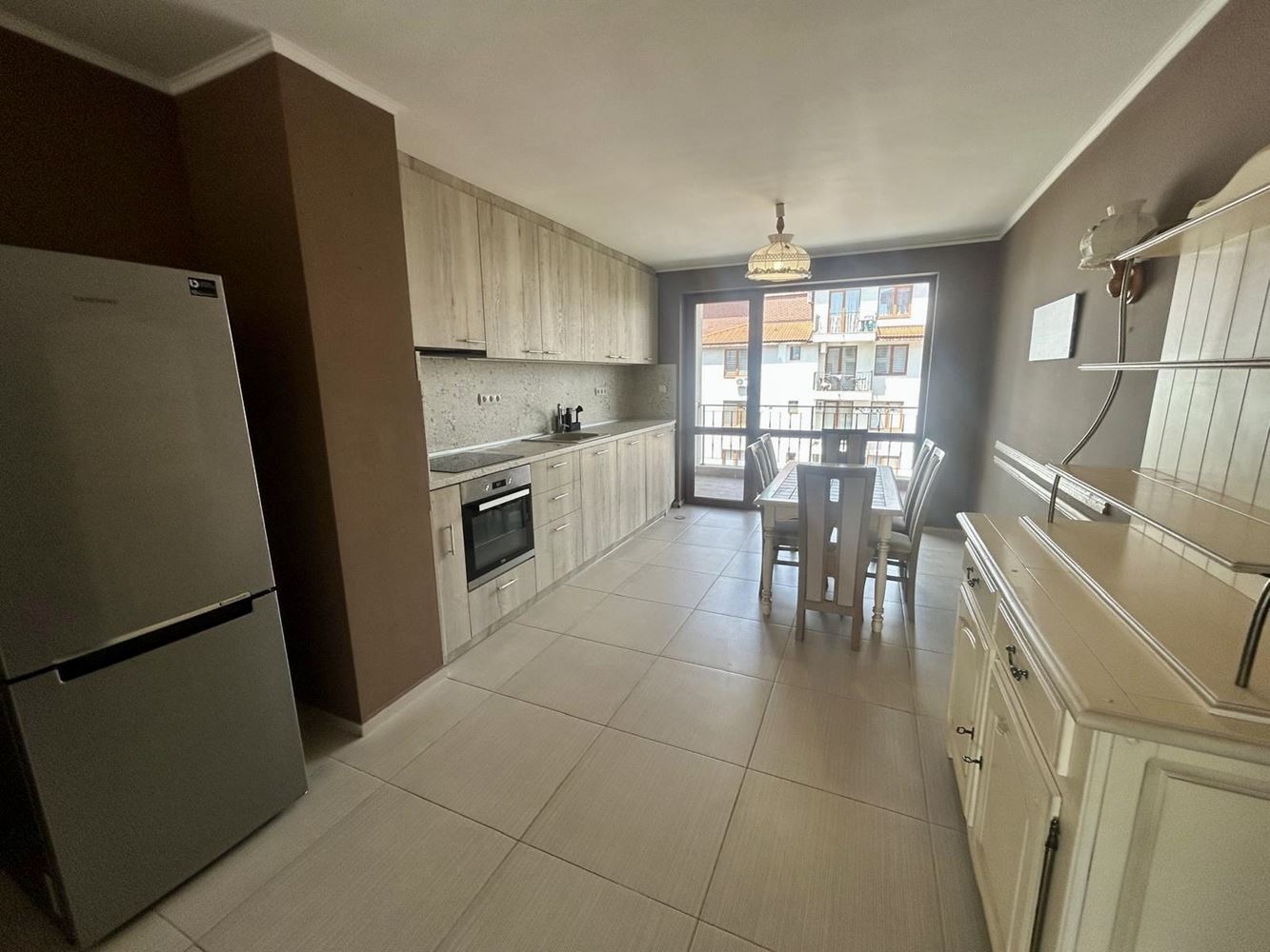 Prostorný apartmán se dvěma ložnicemi v Nesebaru – dvě terasy a možnost třetí ložnice