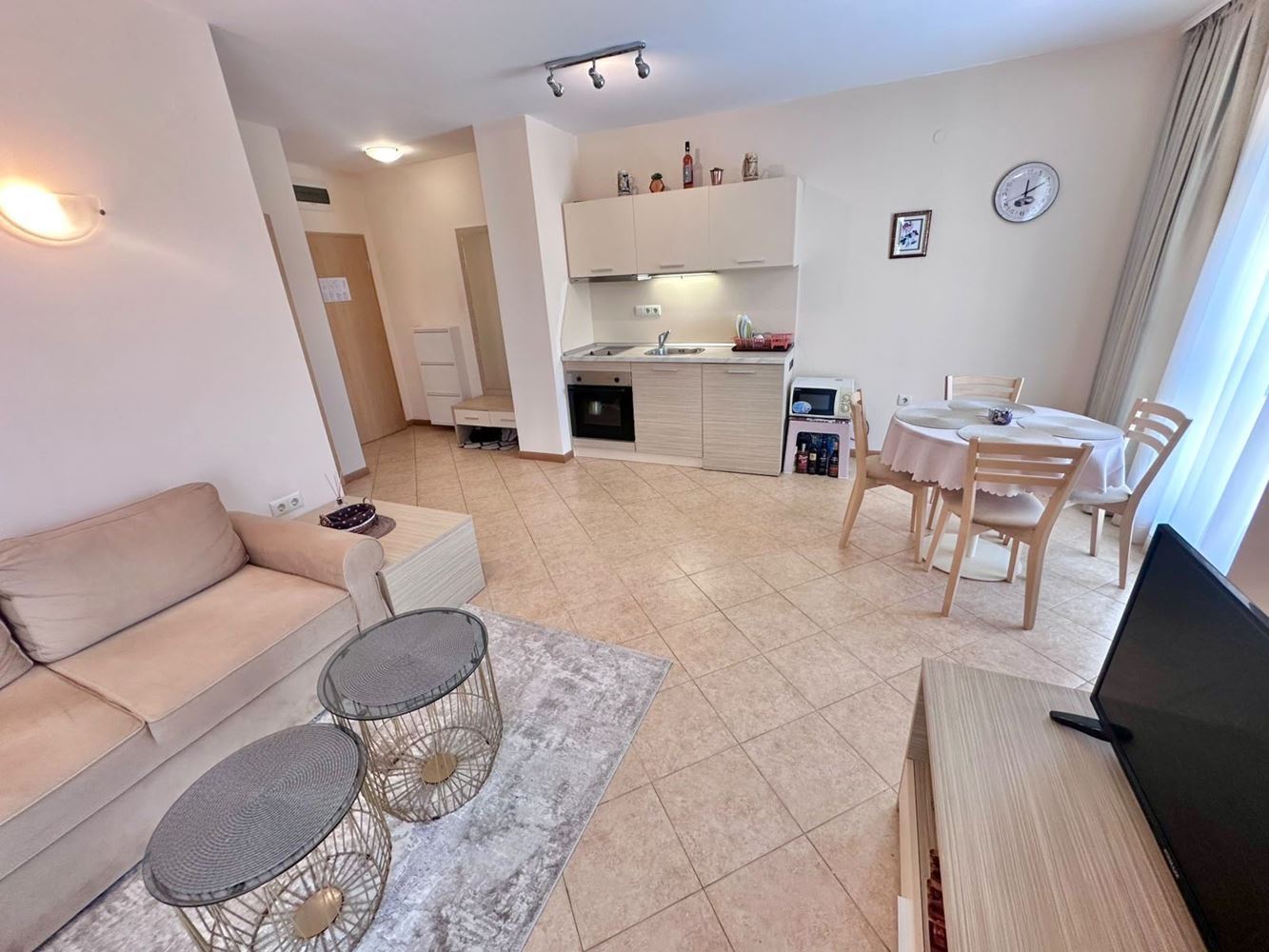 Jedinečný 2+kk apartmán s balkonem a výhledem na bazén v prestižním komplexu ve Slunečném pobřeží