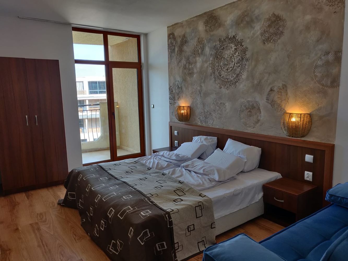 Prostorný apartmán s jednou ložnicí a částečným výhledem na moře – Slunečné pobřeží, 100 m od pláže