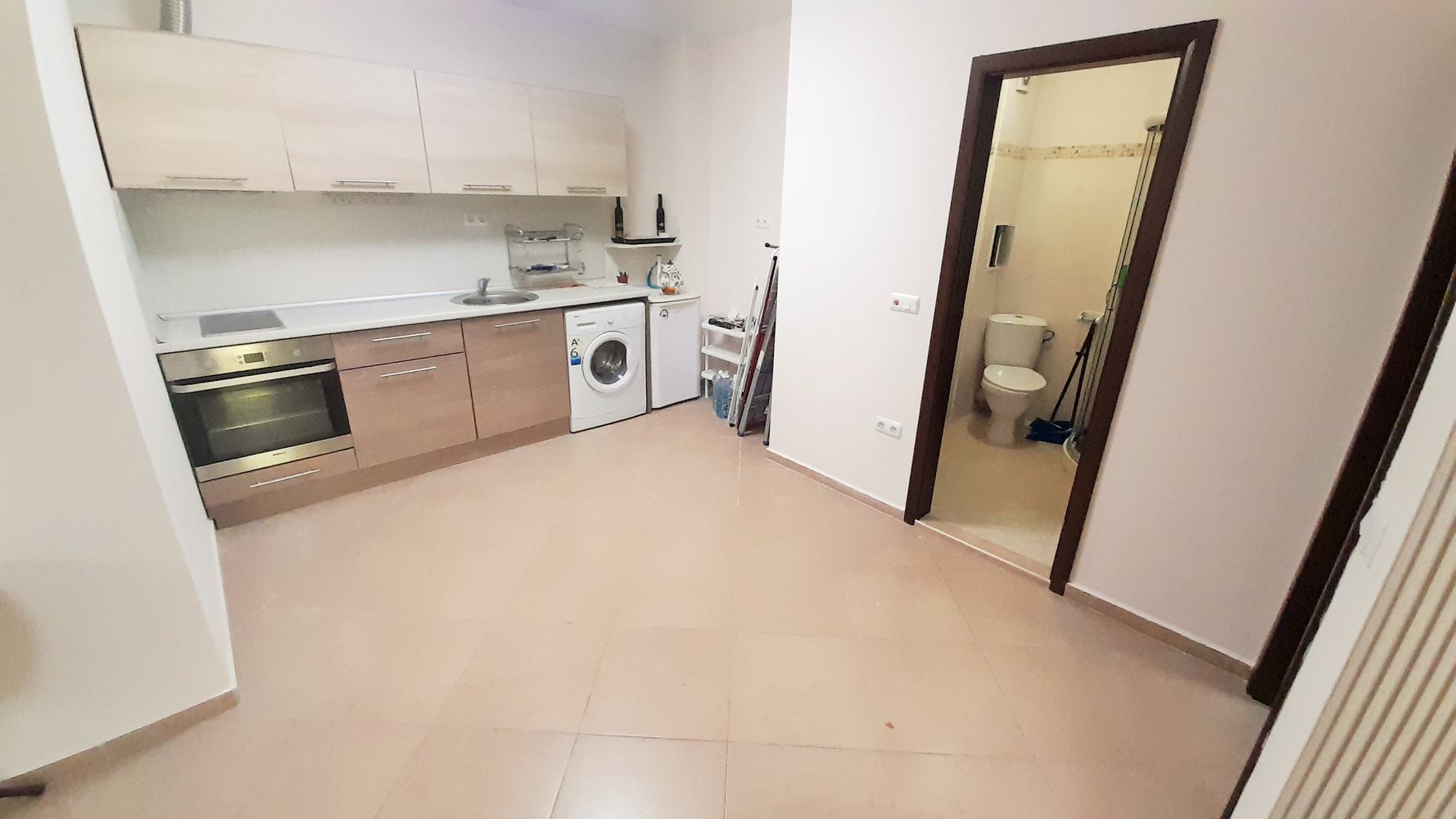 Prostorný apartmán s jednou ložnicí ve Slunečném pobřeží – pohodlí, zeleň a skvělé podmínky pro dovolenou