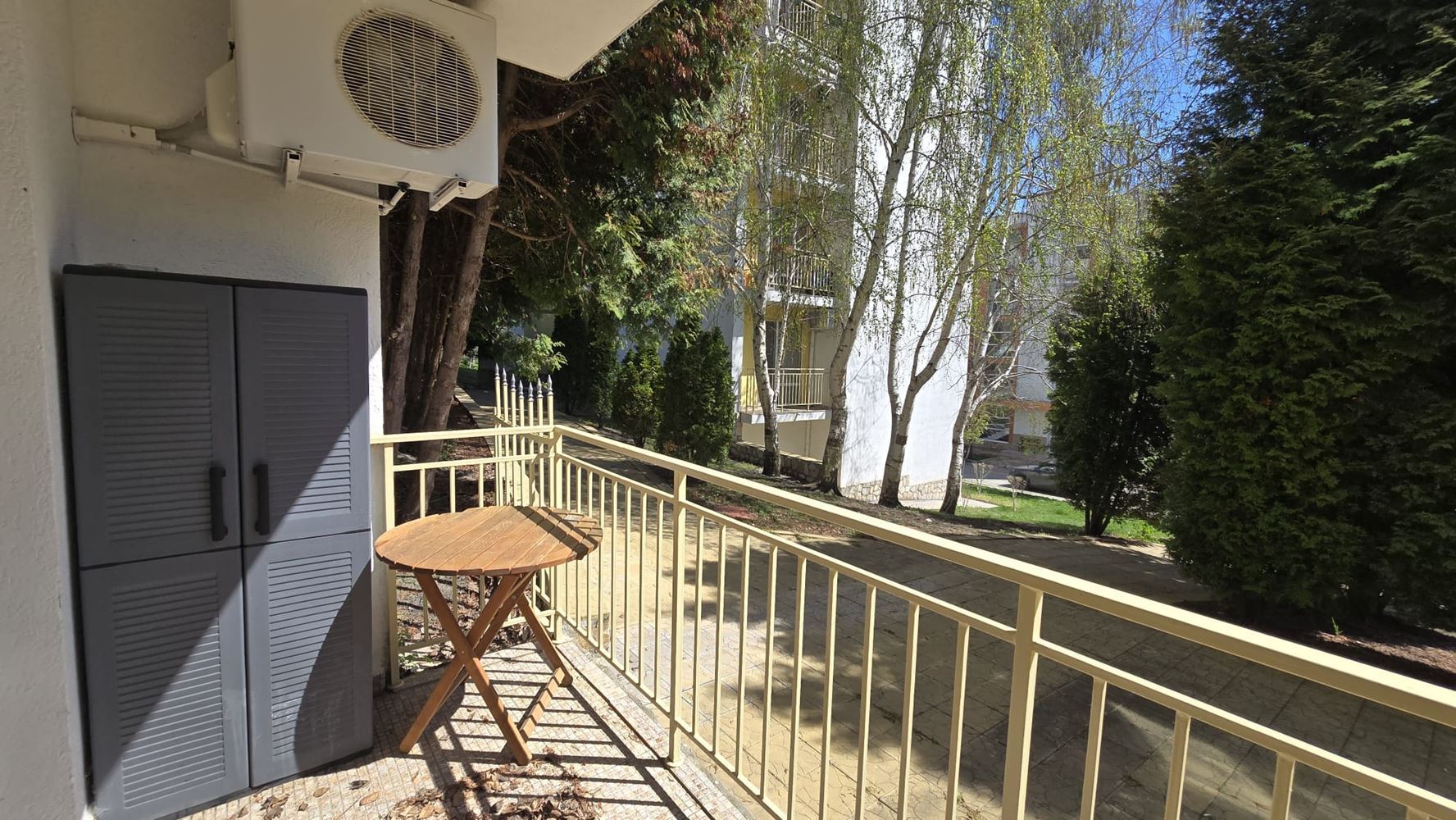 Stylový apartmán s jednou ložnicí v elitním komplexu ve Sveti Vlas – komfort, klid a celoroční pohodlí