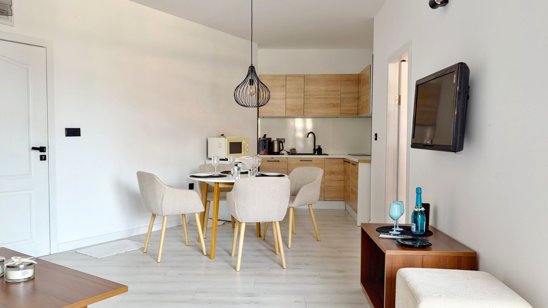 Stylový apartmán s jednou ložnicí 100 metrů od pláže na Slunečném pobřeží – komfort, luxus a skvělá lokalita